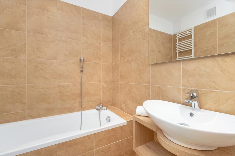 Bathroom, Bath, towels