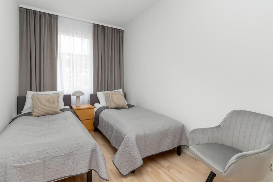 Bed, Photo of the whole room, Seating area, Bedroom