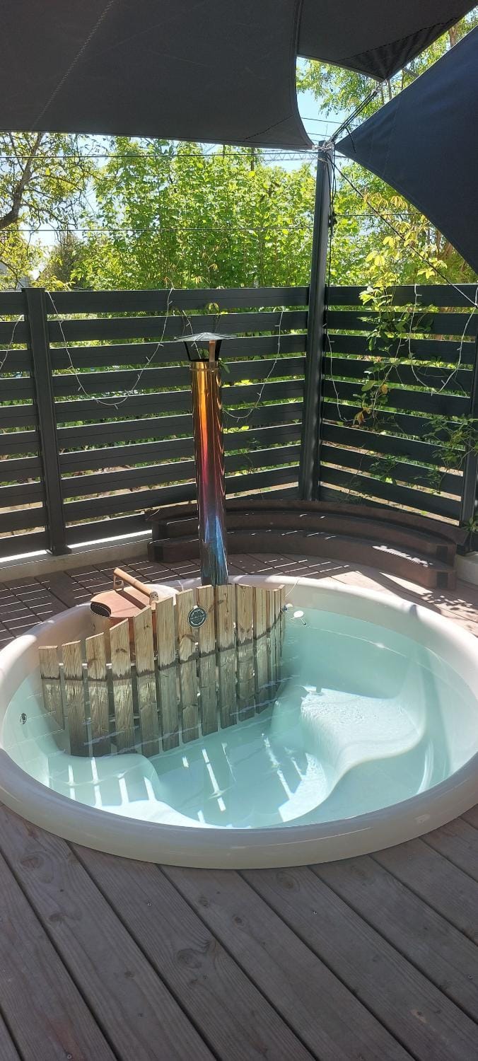 Hot Tub, Spa and wellness centre/facilities