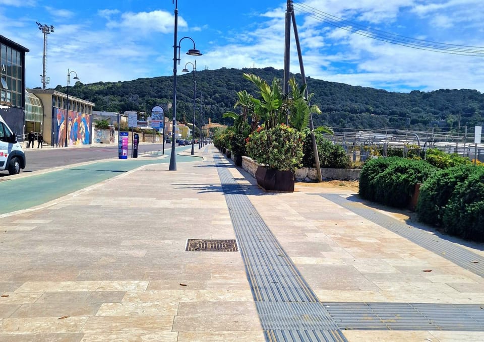 Nearby landmark, Neighbourhood