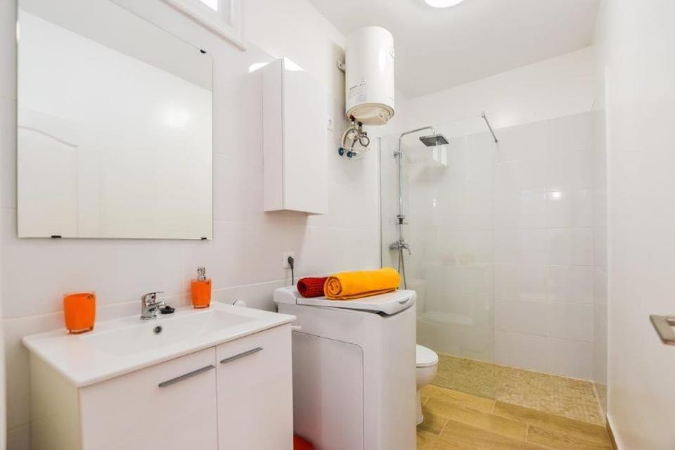 Shower, Bathroom, towels