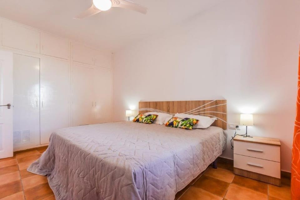 Bed, Photo of the whole room, Bedroom, fireplace, wardrobe
