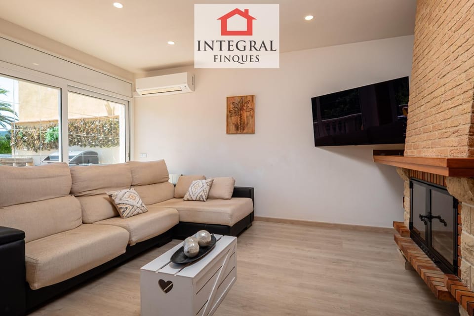 Communal lounge/ TV room, TV and multimedia, Living room, Seating area