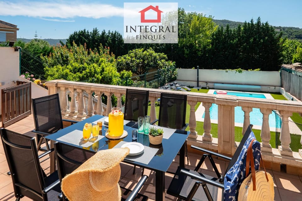 Balcony/Terrace, Swimming pool