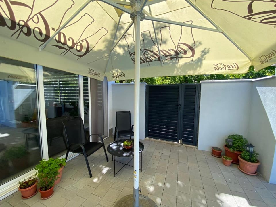 Patio, Day, Balcony/Terrace