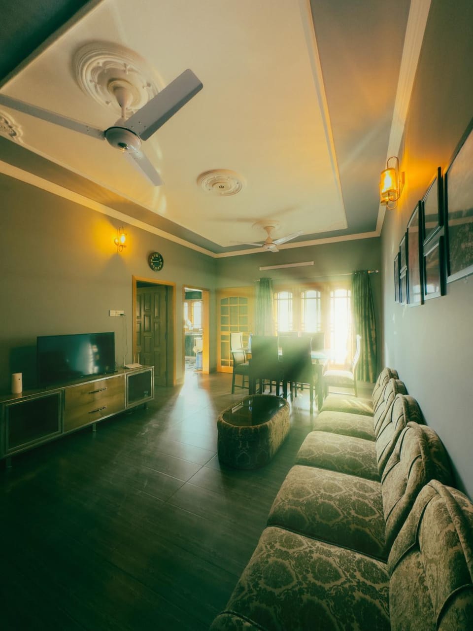TV and multimedia, Living room, Seating area, Dining area, Entertainment