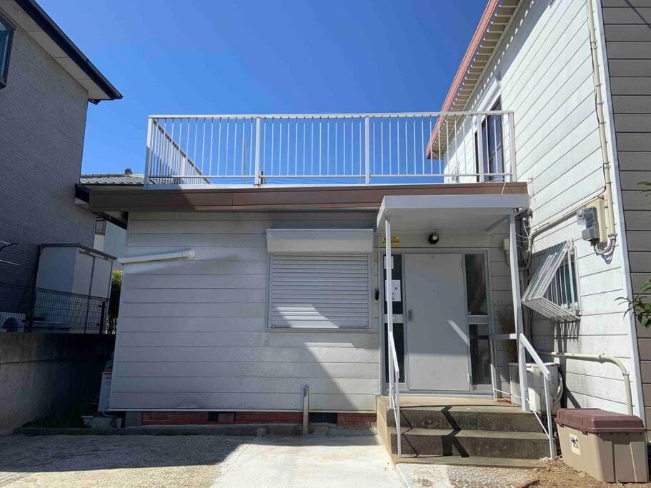 Property building, Day, Balcony/Terrace