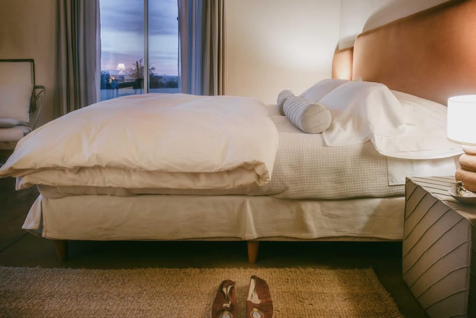 Bed, Mountain view