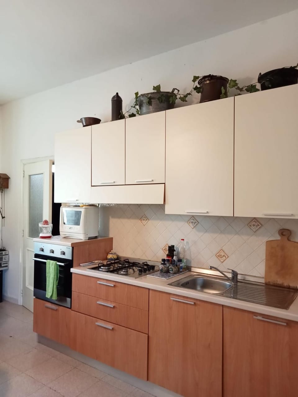 Kitchen or kitchenette, Living room
