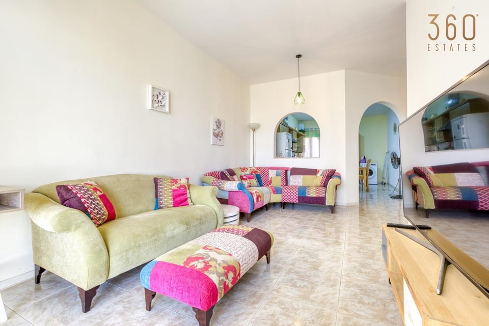 Communal lounge/ TV room, Bed, TV and multimedia, Photo of the whole room, Evening entertainment