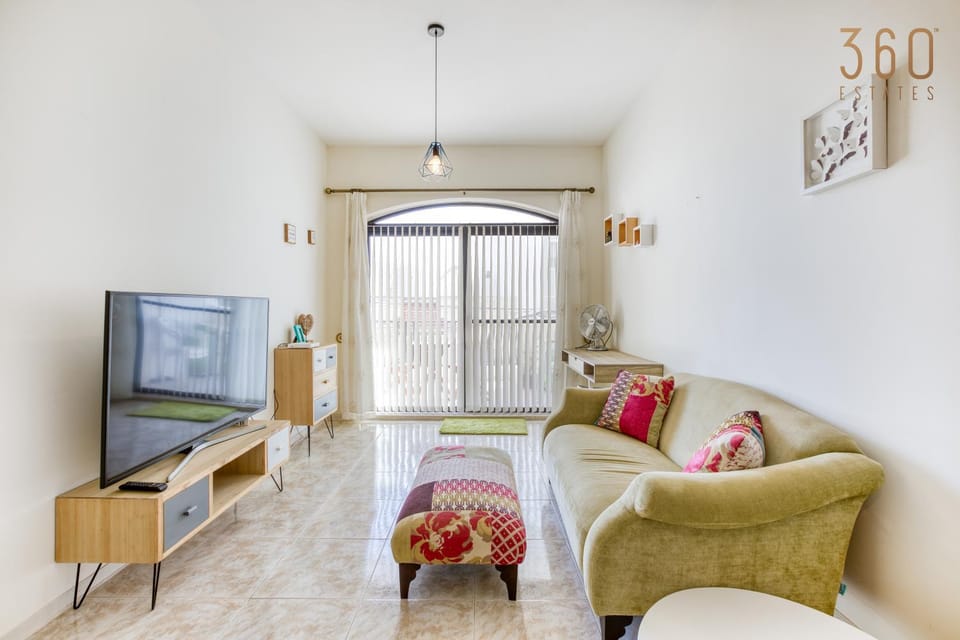 Communal lounge/ TV room, Living room, Photo of the whole room, Seating area, Evening entertainment, Bedroom