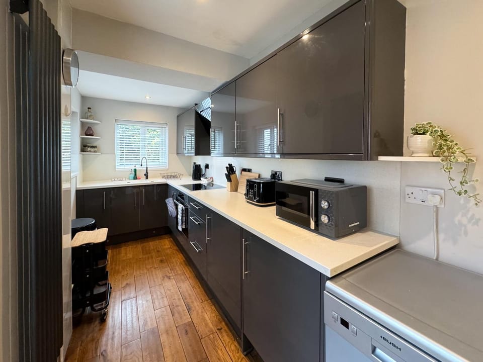 Kitchen or kitchenette, dishwasher, minibar, pet friendly, stove, toaster