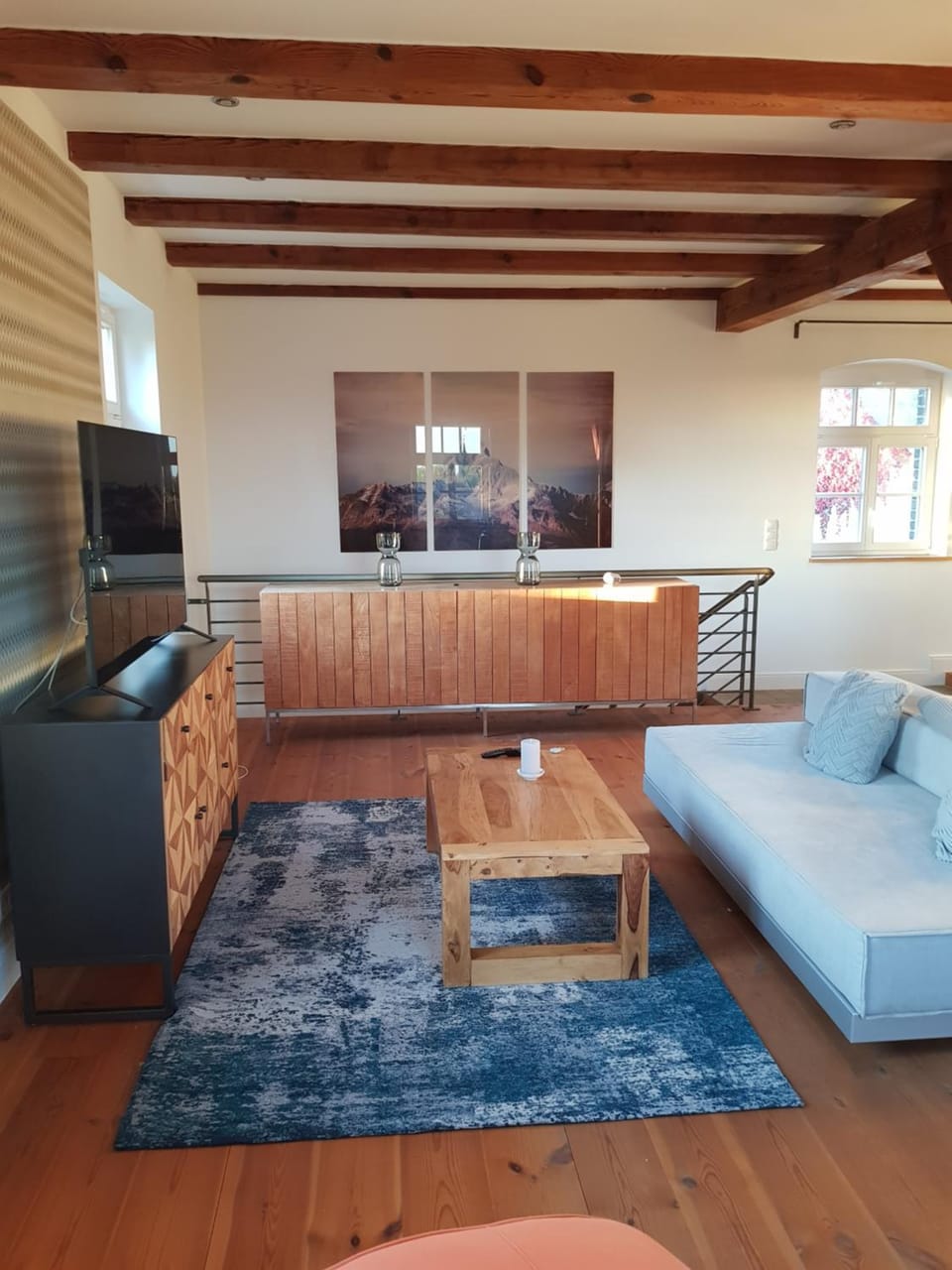 Living room, Photo of the whole room