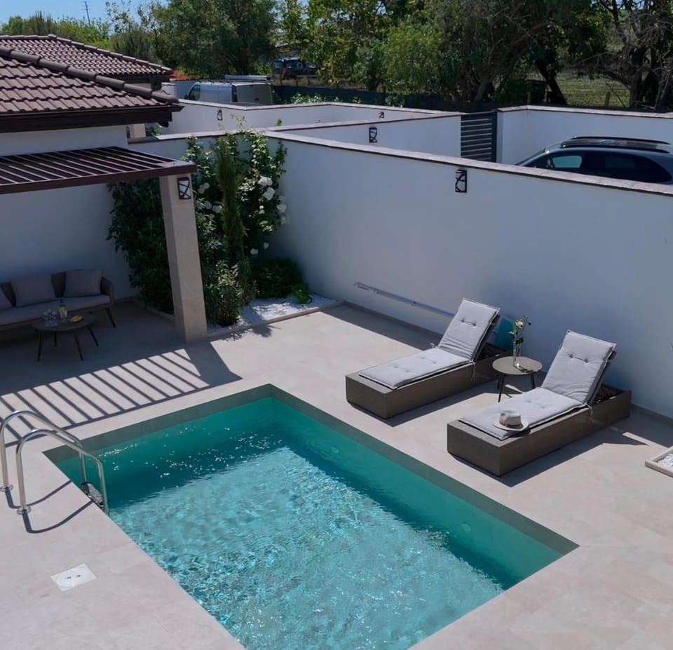 Balcony/Terrace, Swimming pool