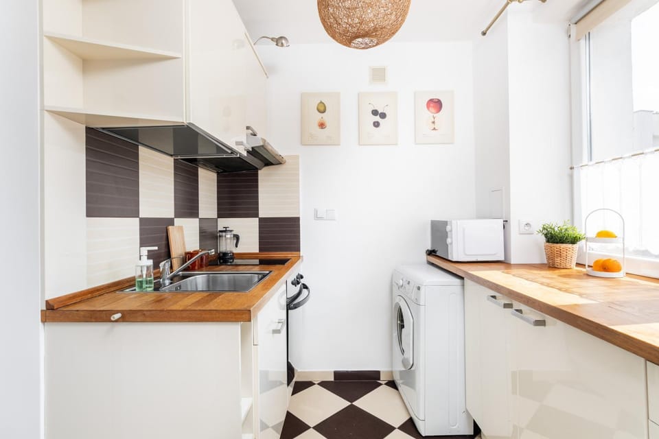 Kitchen or kitchenette, oven, toaster