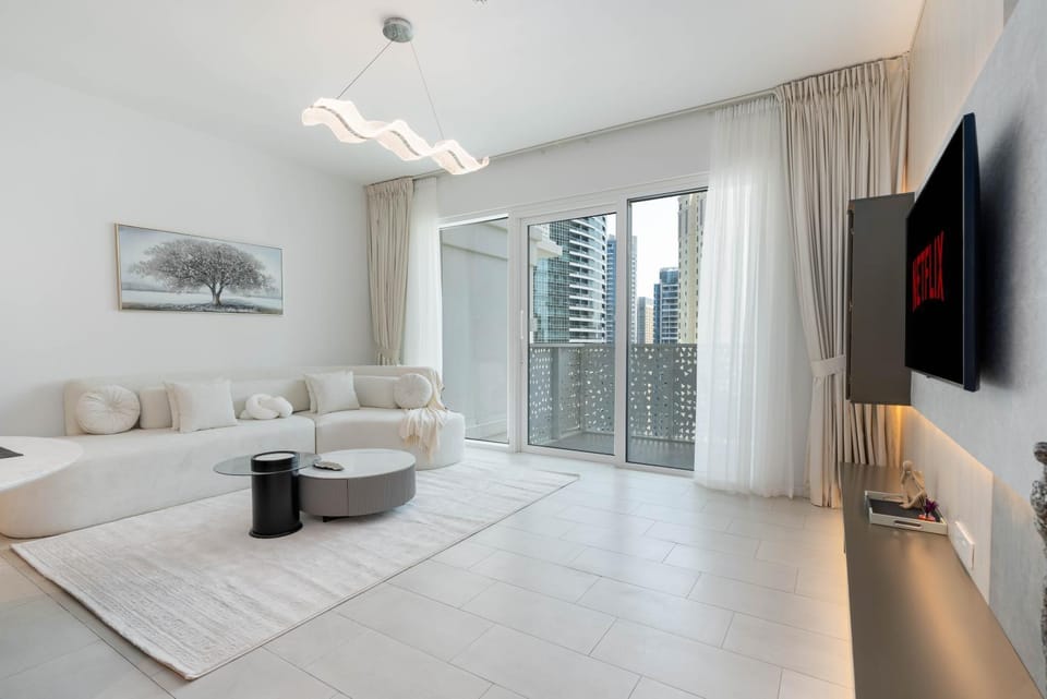 TV and multimedia, Living room, Seating area, Evening entertainment
