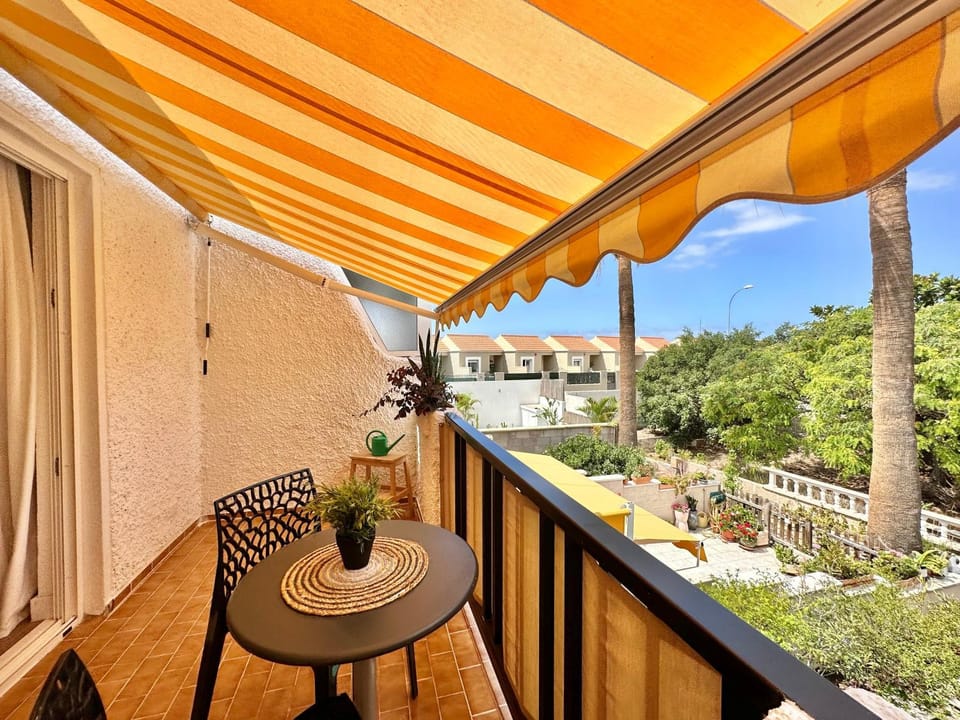 View (from property/room), Balcony/Terrace, Dining area