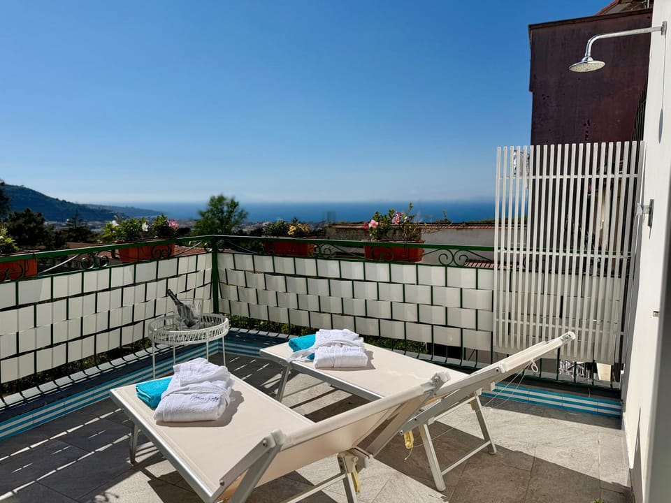 Maresca's Rooftop Sea View Sorrento Apartment in Piano di Sorrento