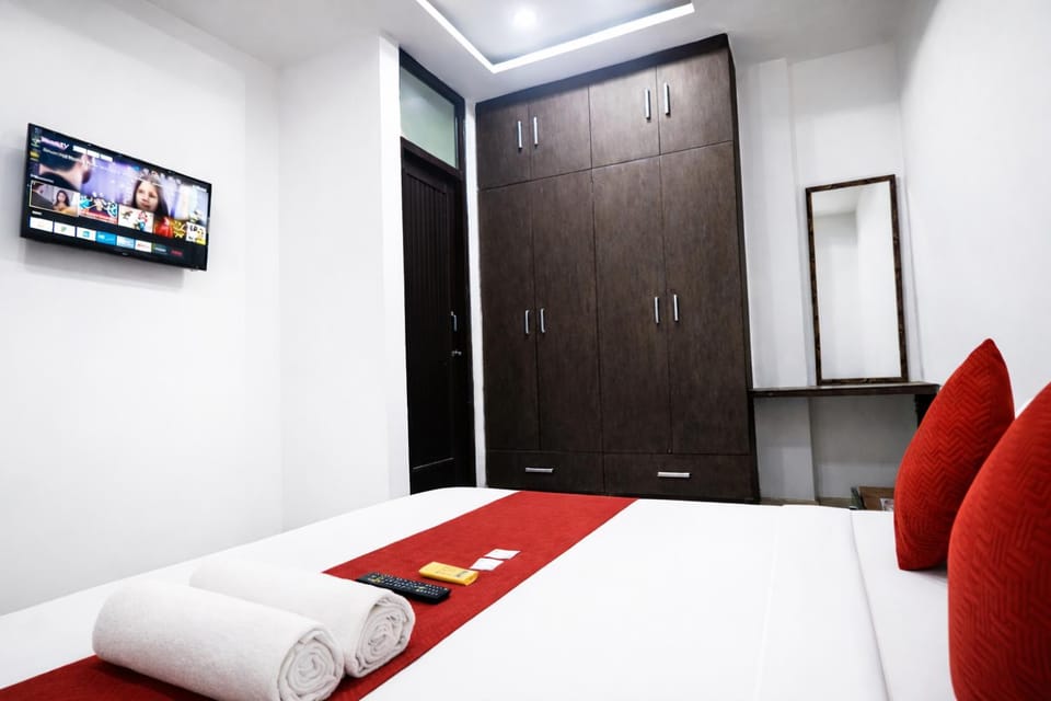 Bed, Bedroom, towels