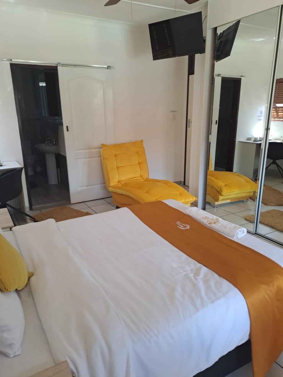 TV and multimedia, Photo of the whole room