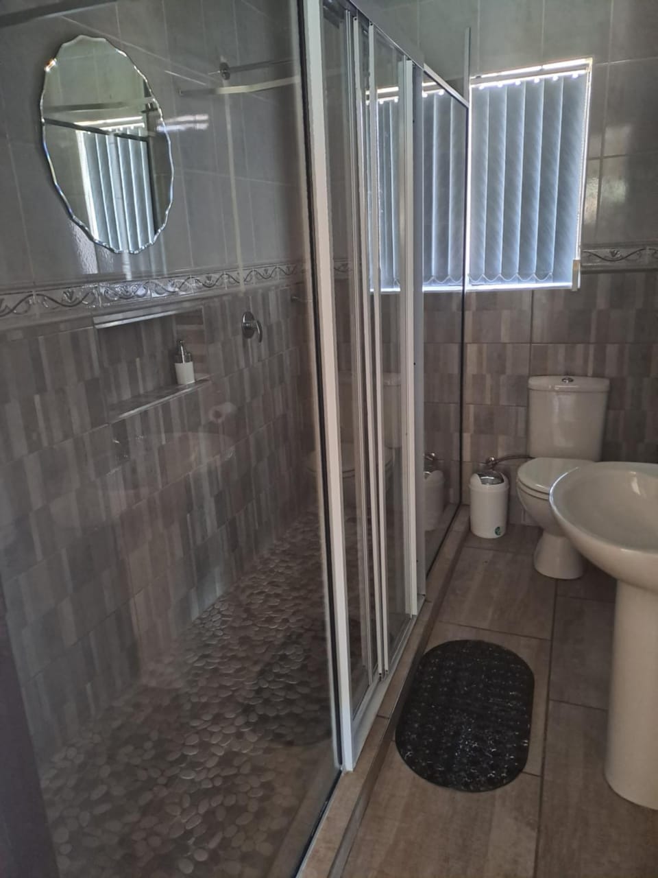 Shower, Toilet