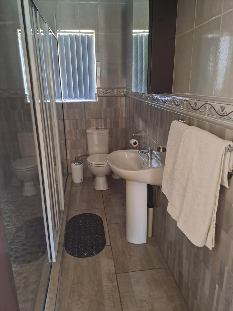 Shower, Toilet