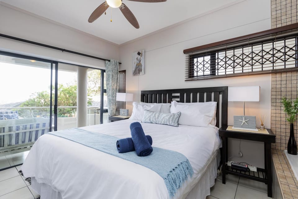 Bed, Photo of the whole room, Bedroom, fireplace