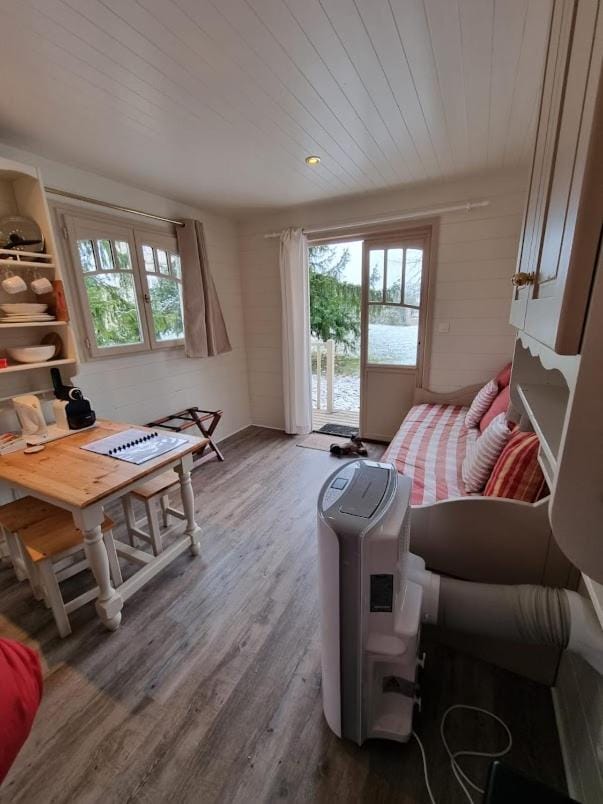 Villa Rose La Belle Roulotte Luxury tent in Bourgogne-Franche-Comté