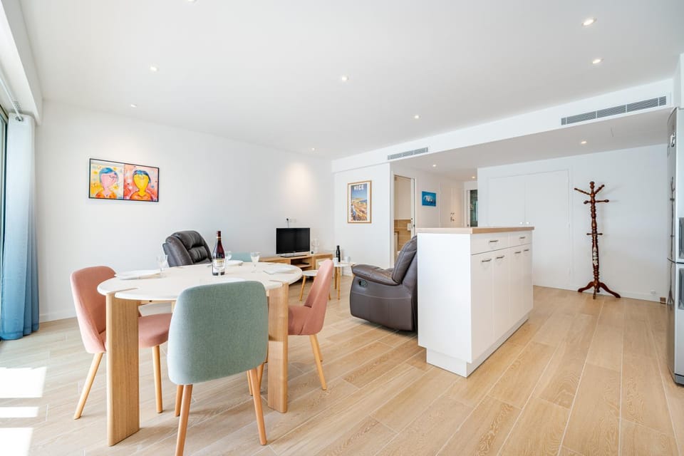 TV and multimedia, Kitchen or kitchenette, Living room, Seating area, Dining area, hair dresser, minibar