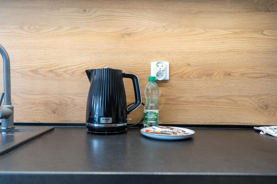 Coffee/tea facilities, Kitchen or kitchenette