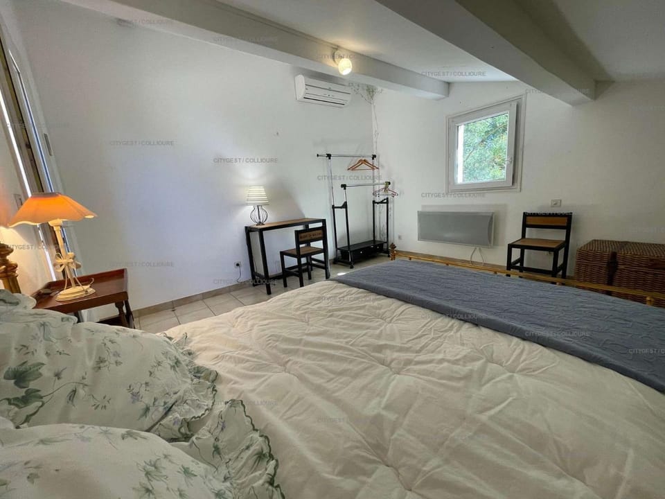 Bed, Photo of the whole room, Bedroom, air conditioner