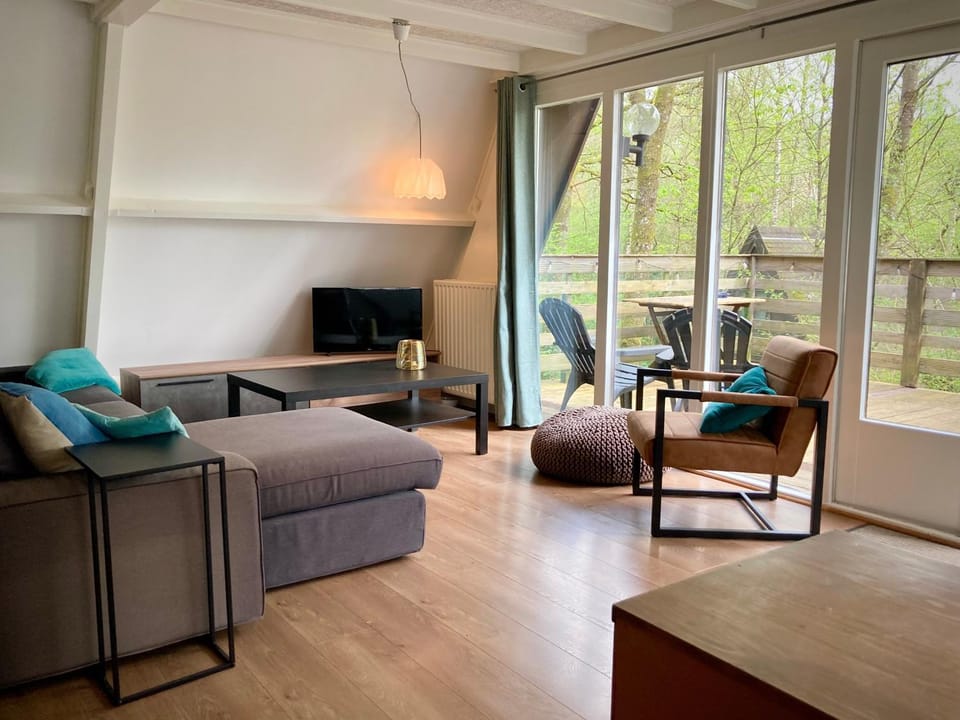 Communal lounge/ TV room, Living room, Photo of the whole room, Seating area