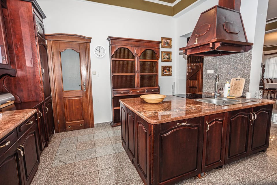 Kitchen or kitchenette, dishwasher, pet friendly, stove