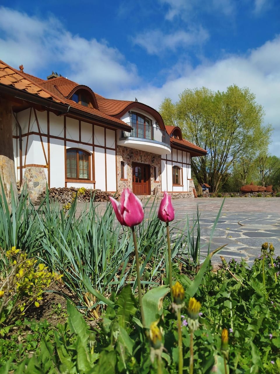 Facade/entrance, Spring, Day, Garden
