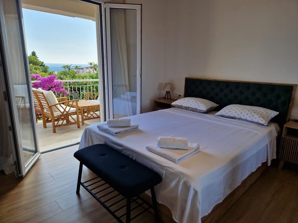 Bed, View (from property/room), Balcony/Terrace, Bedroom
