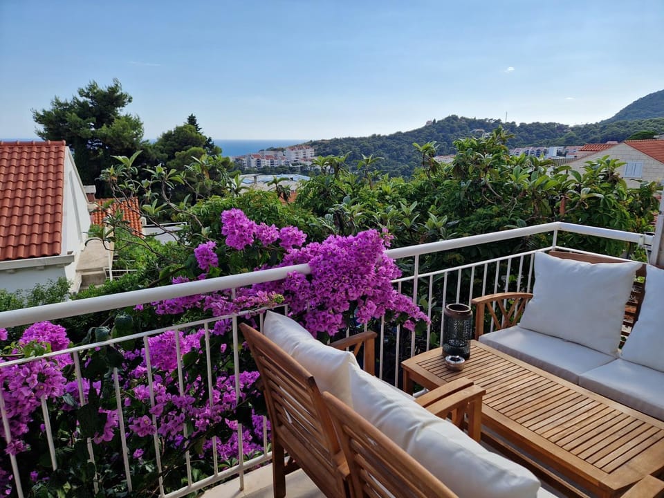 Natural landscape, Garden, View (from property/room), Balcony/Terrace