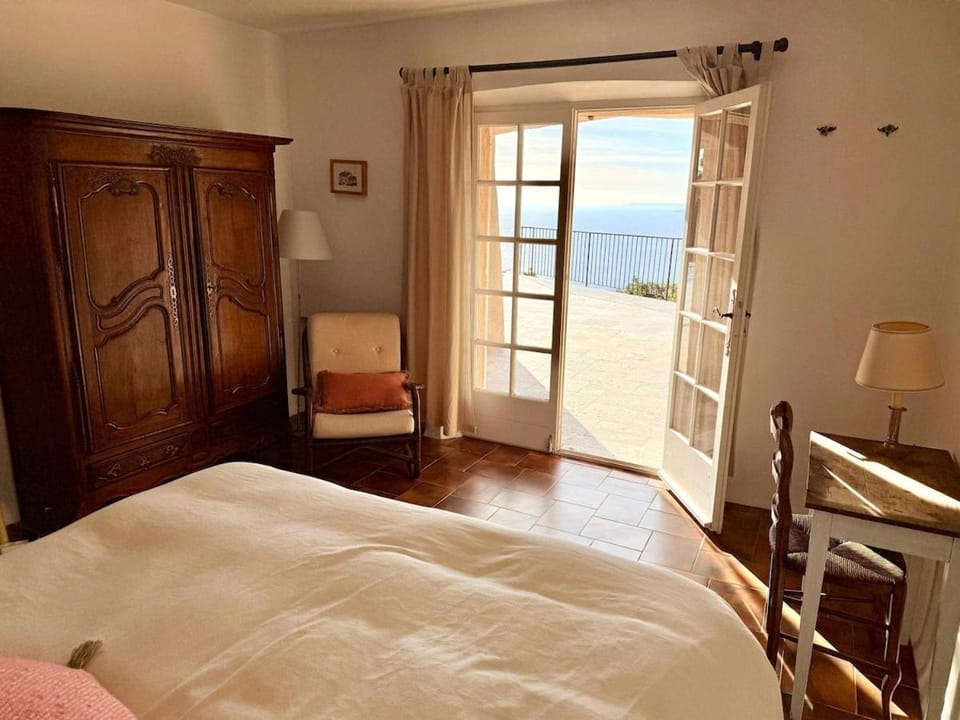 Bed, Bedroom, Sea view, wardrobe