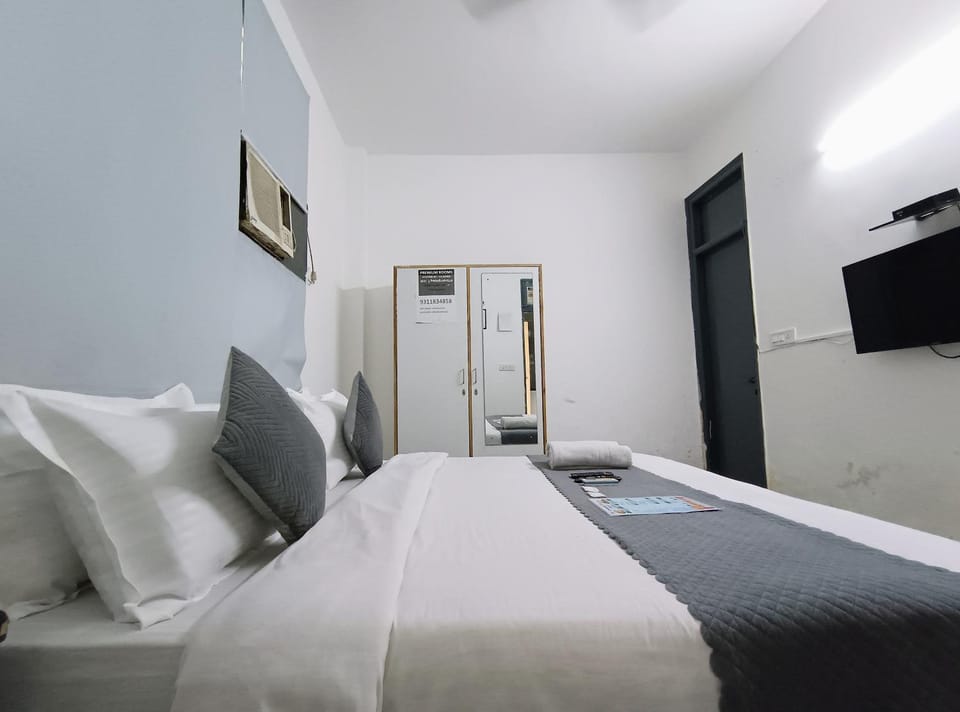 TV and multimedia, Photo of the whole room, Bedroom, towels