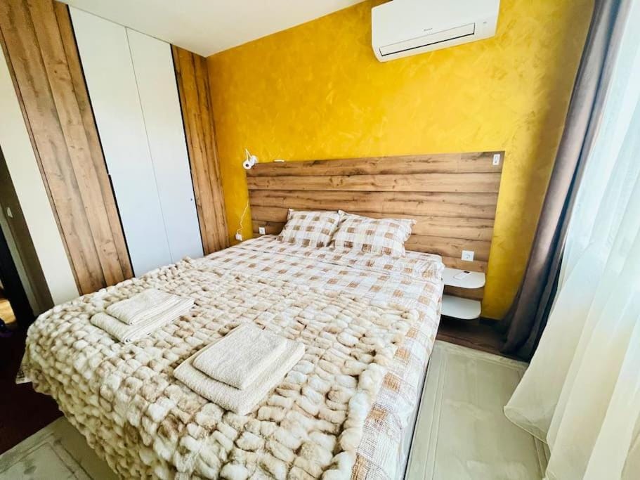 Bed, Photo of the whole room, Bedroom, towels, wardrobe, air conditioner