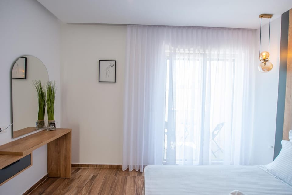 Photo of the whole room, Bedroom