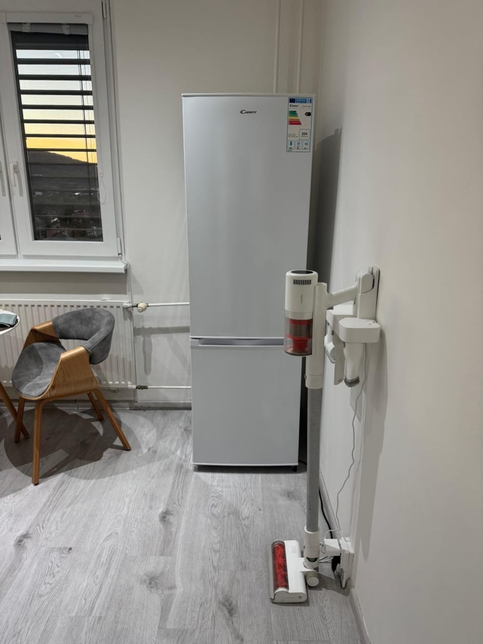 Kitchen or kitchenette, minibar, oven