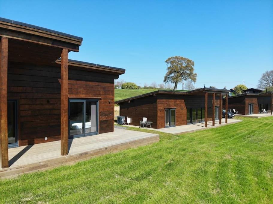 Property building, Garden, Balcony/Terrace