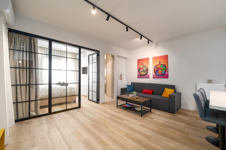 Bed, Seating area, Bedroom