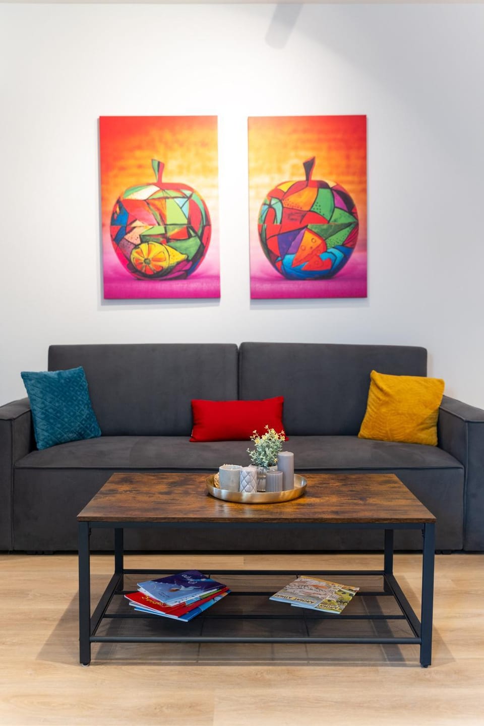 Living room, Decorative detail, Seating area