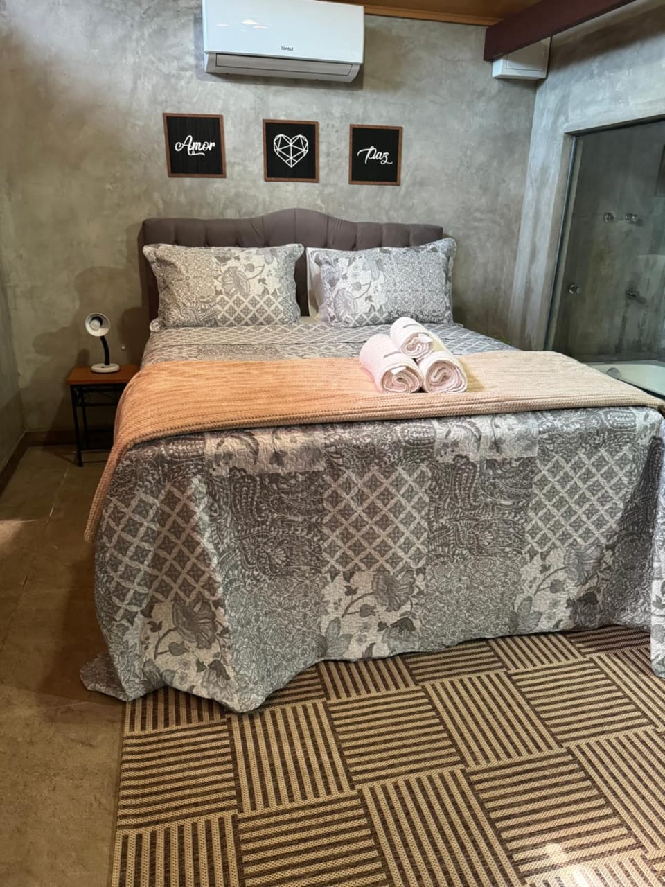 Chalé 05 com hidro e cozinha no coração de Penedo Nature lodge in Resende