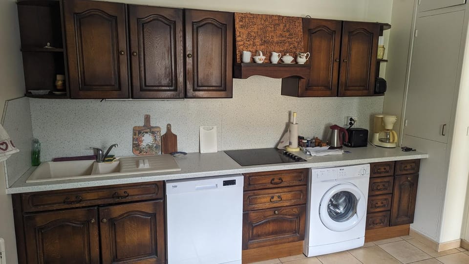 Kitchen or kitchenette, Living room