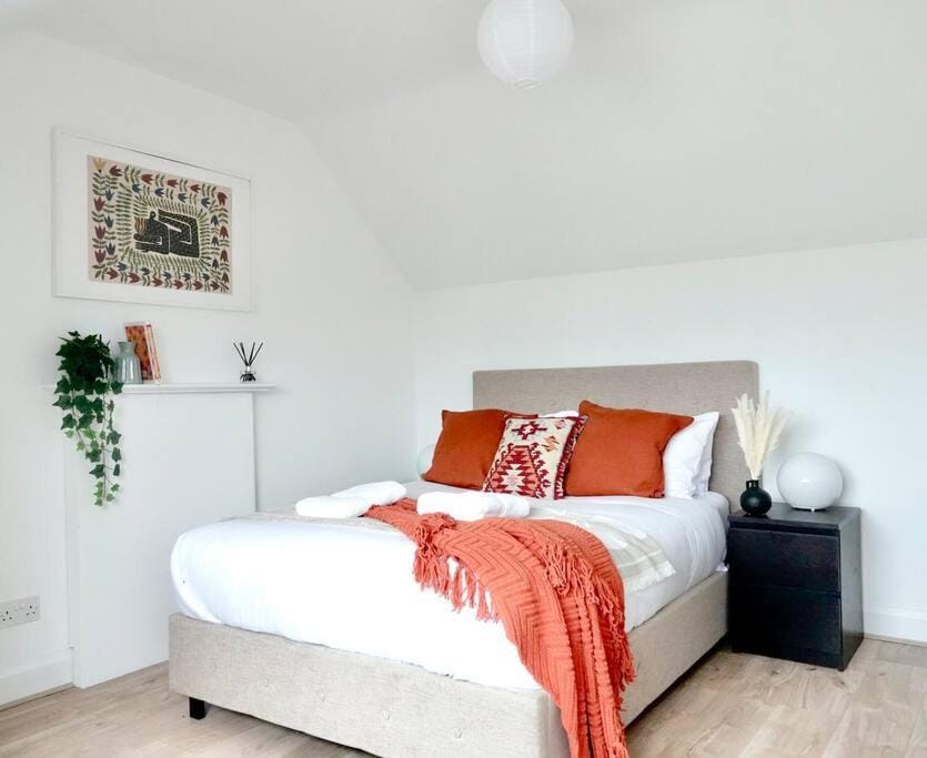 Bed, Bedroom