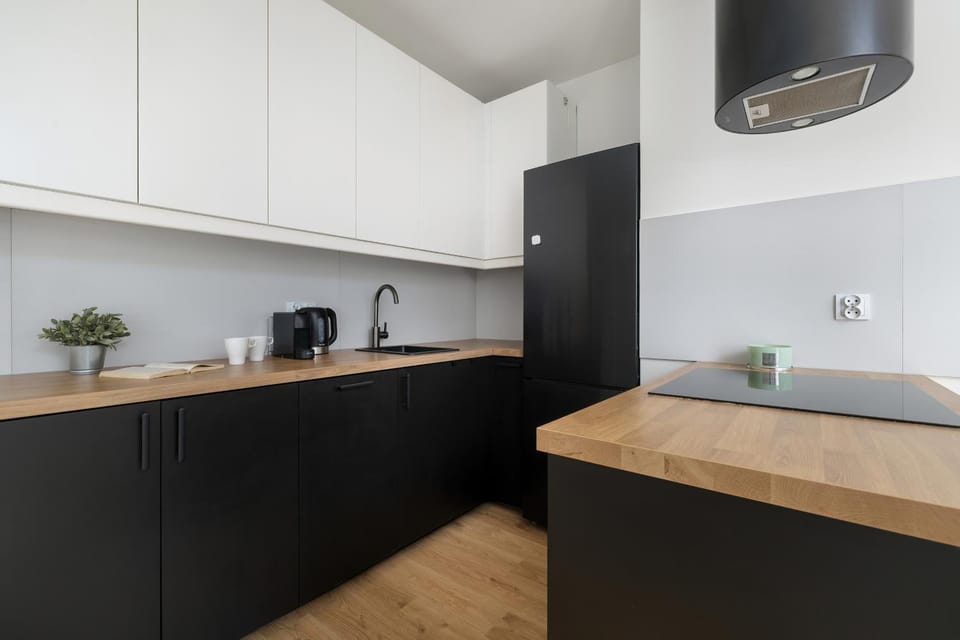 Coffee/tea facilities, Kitchen or kitchenette, stove