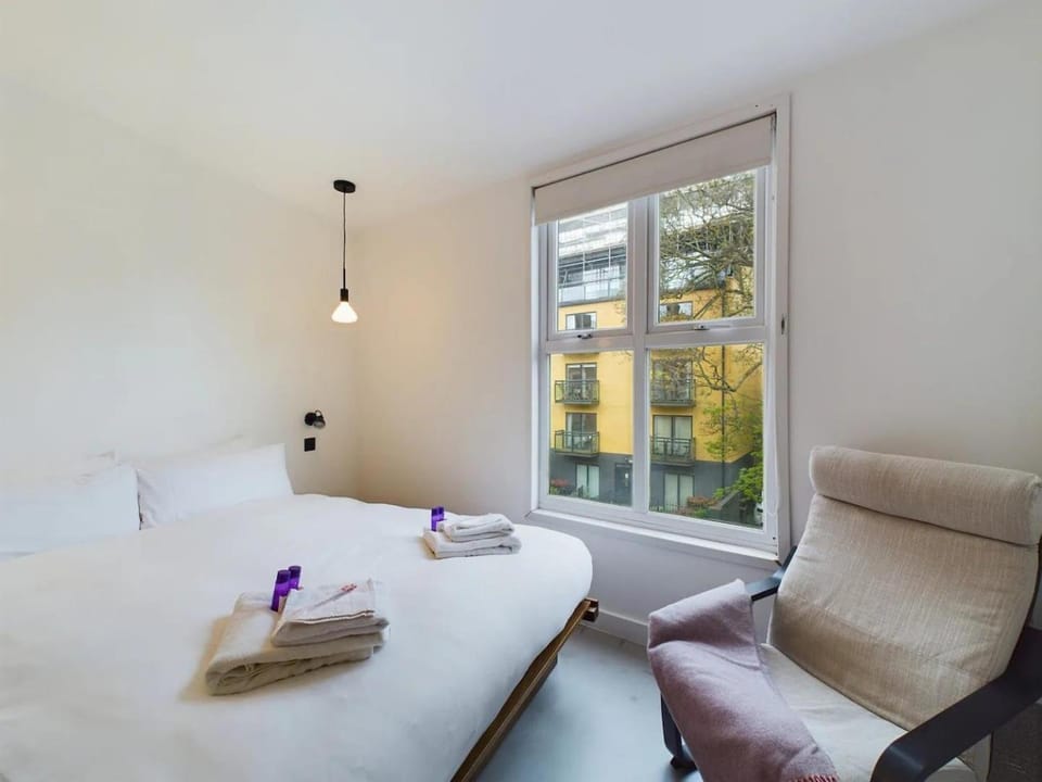 Bed, Living room, Other, Photo of the whole room, Seating area, Bedroom, towels