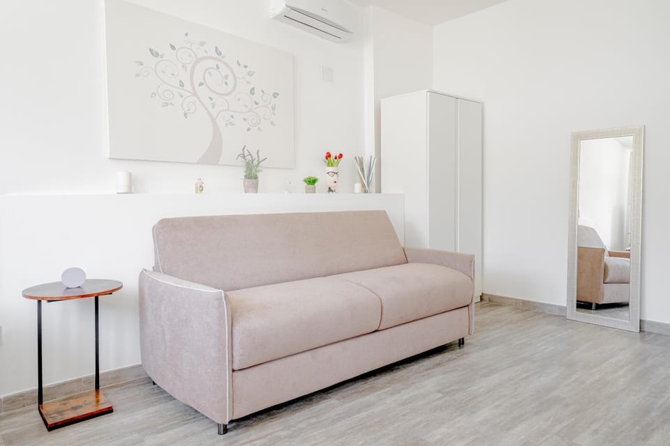Living room, Seating area, air conditioner